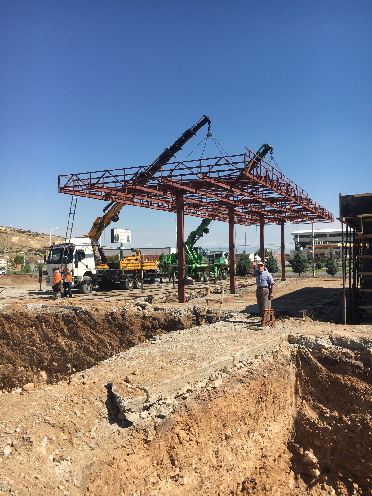 Malatya’da Ağır Yük Kaldırma Operasyonları: Profesyonel Vinç Hizmetinin Önemi