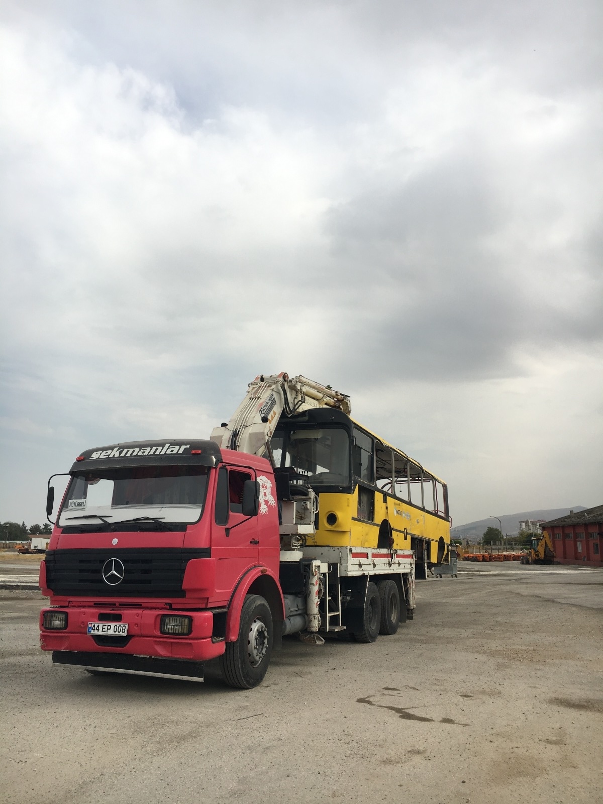 Malatya’da Ağır Yük Taşımacılığında Vinç Kiralamanın Önemi