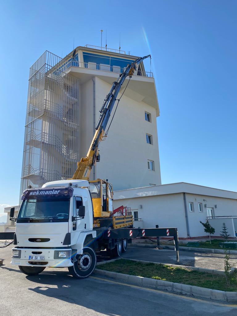 Sekmanlar Vinç: Malatya'da vinç, forklift, ekskavatör, kepçe ve lastikli kepçe hizmetlerinin yanı sıra nakliye, hafriyat, prefabrik yapı üretimi ve kurulumu ile güvenilir çözümler sunan lider firma. Modern ekipman ve uzman ekibimizle projelerinizi en yüksek standartlarda tamamlayın. Sekmanlar Vinç – Malatya kiralık vinç hizmeti: vinç kiralama, kiralık vinç, sepetli vinç, mobil vinç, teleskopik vinç, ağır tonaj vinç, vinç operatörlü ve operatörsüz hizmetler. Acil vinç kiralama, 7/24 vinç desteği, uygun fiyatlı vinç çözümleri, sigortalı ve güvenli taşıma ile inşaat, çelik montaj, prefabrik ve konteyner montaj projeleri için profesyonel vinç hizmetleri Malatya.