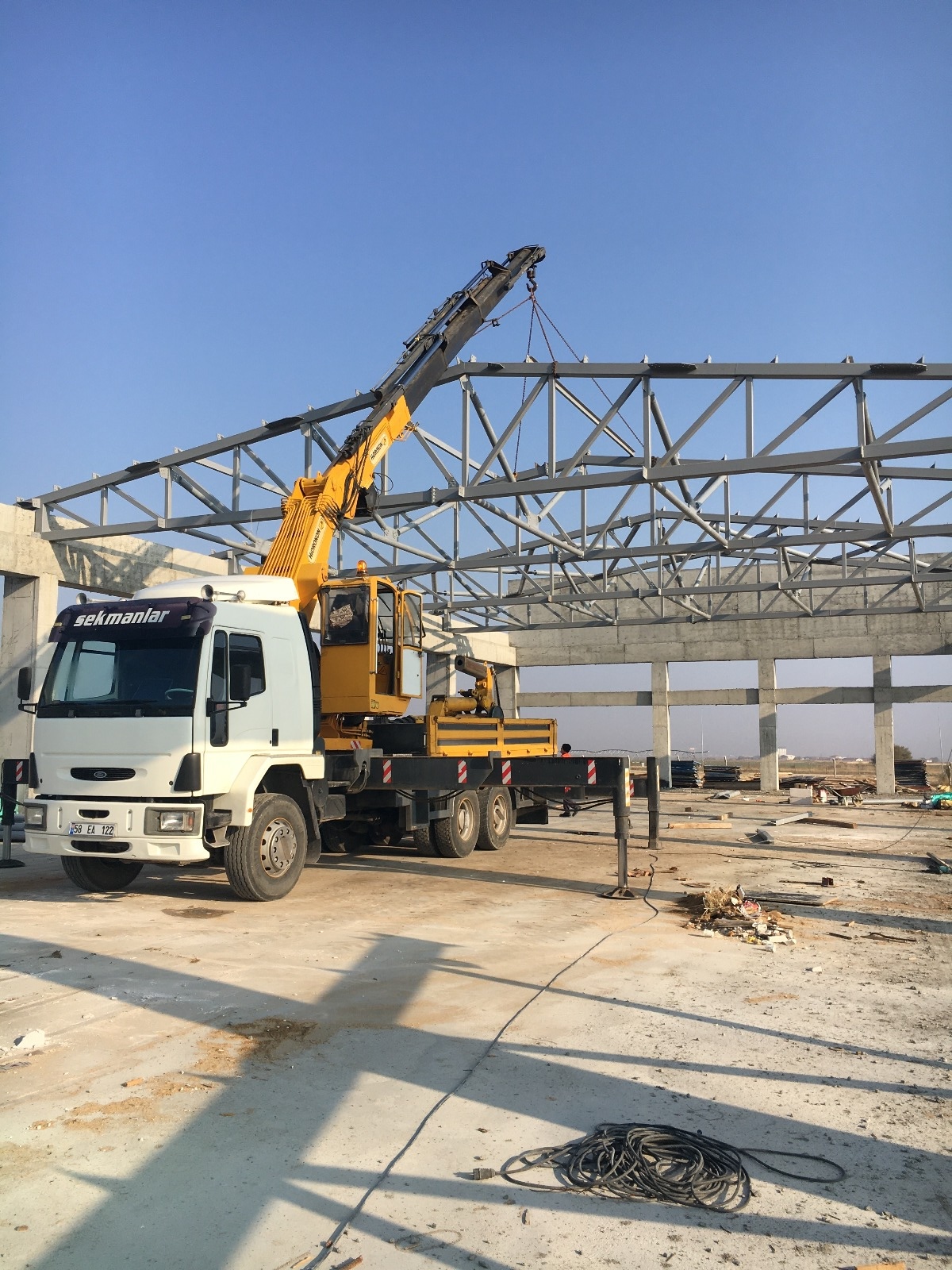 Sekmanlar Vinç: Malatya'da vinç, forklift, ekskavatör, kepçe ve lastikli kepçe hizmetlerinin yanı sıra nakliye, hafriyat, prefabrik yapı üretimi ve kurulumu ile güvenilir çözümler sunan lider firma. Modern ekipman ve uzman ekibimizle projelerinizi en yüksek standartlarda tamamlayın. Sekmanlar Vinç – Malatya kiralık vinç hizmeti: vinç kiralama, kiralık vinç, sepetli vinç, mobil vinç, teleskopik vinç, ağır tonaj vinç, vinç operatörlü ve operatörsüz hizmetler. Acil vinç kiralama, 7/24 vinç desteği, uygun fiyatlı vinç çözümleri, sigortalı ve güvenli taşıma ile inşaat, çelik montaj, prefabrik ve konteyner montaj projeleri için profesyonel vinç hizmetleri Malatya.