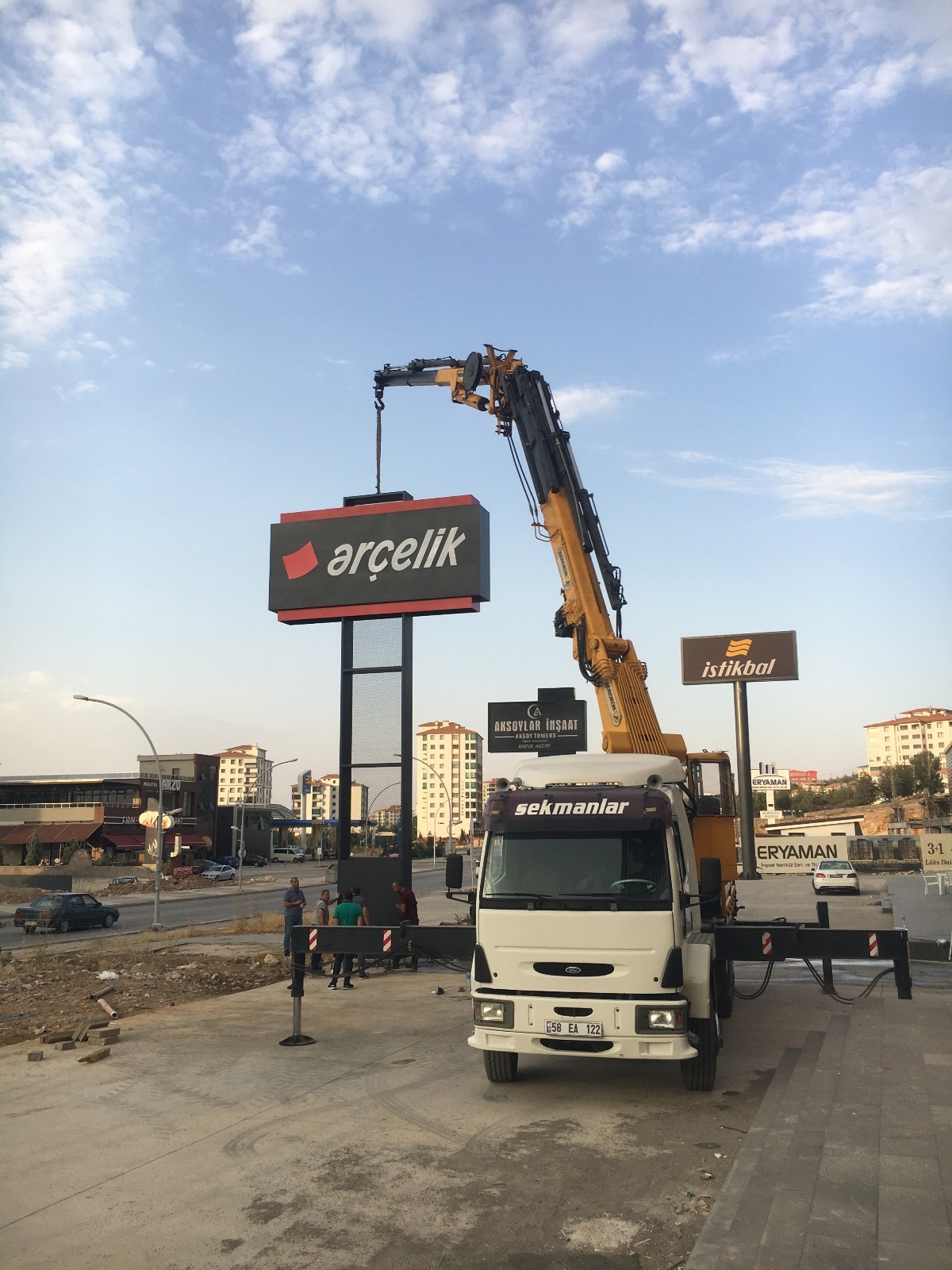 Sekmanlar Vinç: Malatya'da vinç, forklift, ekskavatör, kepçe ve lastikli kepçe hizmetlerinin yanı sıra nakliye, hafriyat, prefabrik yapı üretimi ve kurulumu ile güvenilir çözümler sunan lider firma. Modern ekipman ve uzman ekibimizle projelerinizi en yüksek standartlarda tamamlayın. Sekmanlar Vinç – Malatya kiralık vinç hizmeti: vinç kiralama, kiralık vinç, sepetli vinç, mobil vinç, teleskopik vinç, ağır tonaj vinç, vinç operatörlü ve operatörsüz hizmetler. Acil vinç kiralama, 7/24 vinç desteği, uygun fiyatlı vinç çözümleri, sigortalı ve güvenli taşıma ile inşaat, çelik montaj, prefabrik ve konteyner montaj projeleri için profesyonel vinç hizmetleri Malatya.