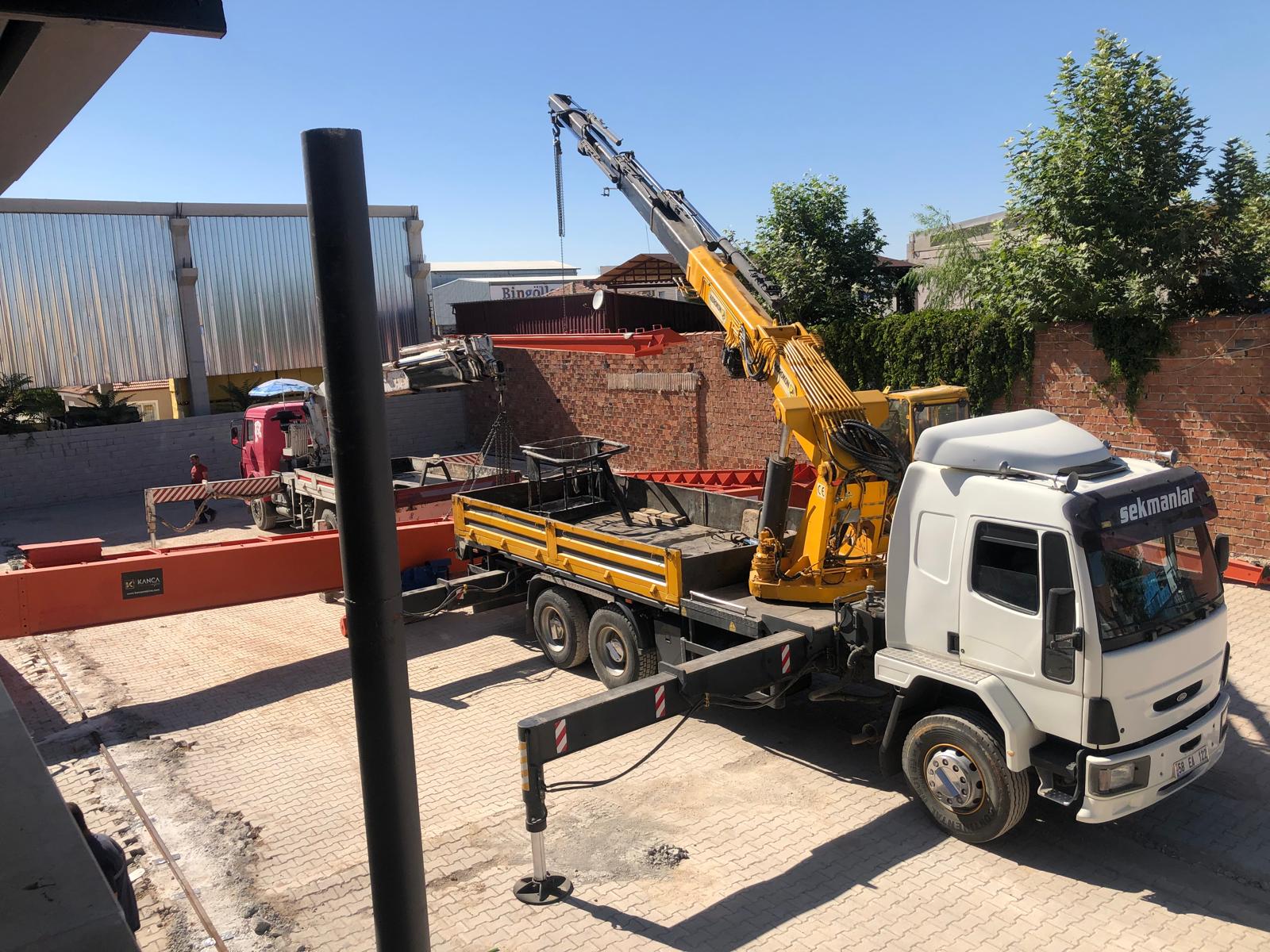 Sekmanlar Vinç: Malatya'da vinç, forklift, ekskavatör, kepçe ve lastikli kepçe hizmetlerinin yanı sıra nakliye, hafriyat, prefabrik yapı üretimi ve kurulumu ile güvenilir çözümler sunan lider firma. Modern ekipman ve uzman ekibimizle projelerinizi en yüksek standartlarda tamamlayın. Sekmanlar Vinç – Malatya kiralık vinç hizmeti: vinç kiralama, kiralık vinç, sepetli vinç, mobil vinç, teleskopik vinç, ağır tonaj vinç, vinç operatörlü ve operatörsüz hizmetler. Acil vinç kiralama, 7/24 vinç desteği, uygun fiyatlı vinç çözümleri, sigortalı ve güvenli taşıma ile inşaat, çelik montaj, prefabrik ve konteyner montaj projeleri için profesyonel vinç hizmetleri Malatya.